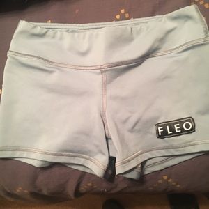 NWOT xsmall Fleos